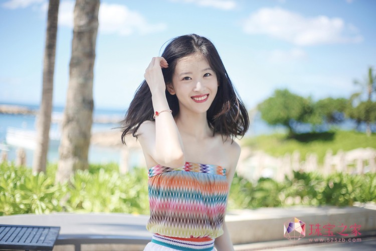 章澤天佩戴Chopard蕭邦Happy Hearts系列手鐲優(yōu)雅演繹浪漫假日風(fēng)情