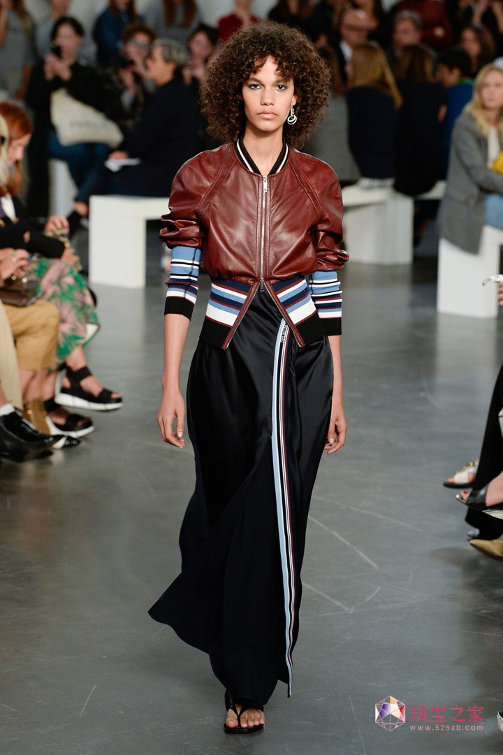 別具青春感，Sportmax 2018春夏系列時裝秀