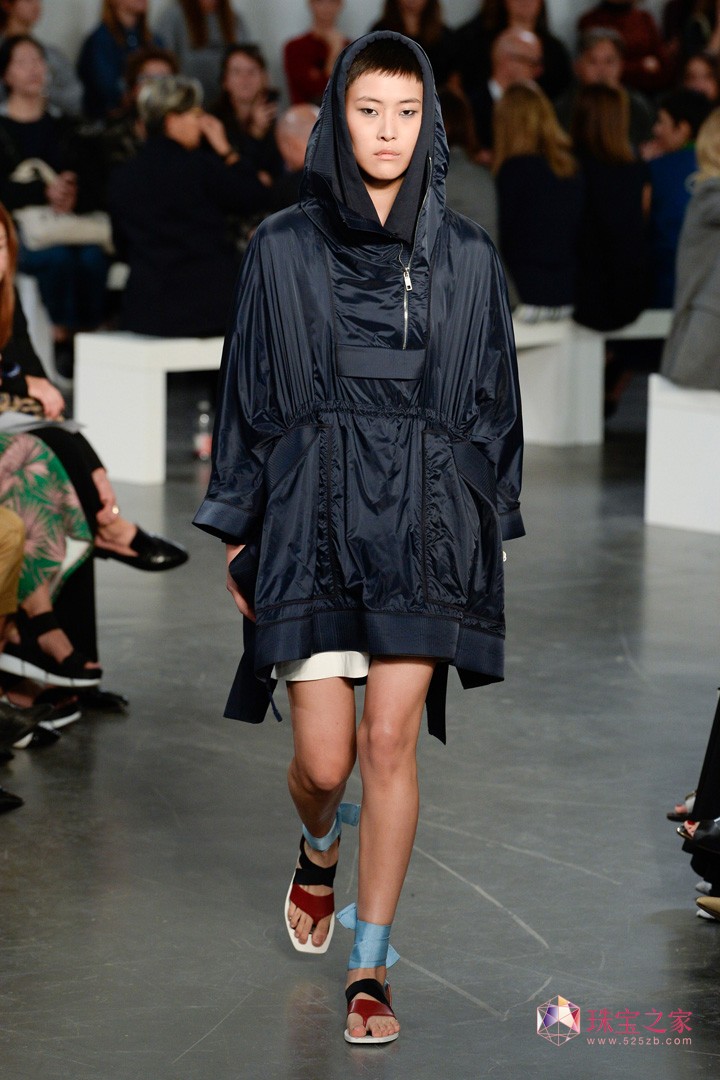 別具青春感，Sportmax 2018春夏系列時裝秀