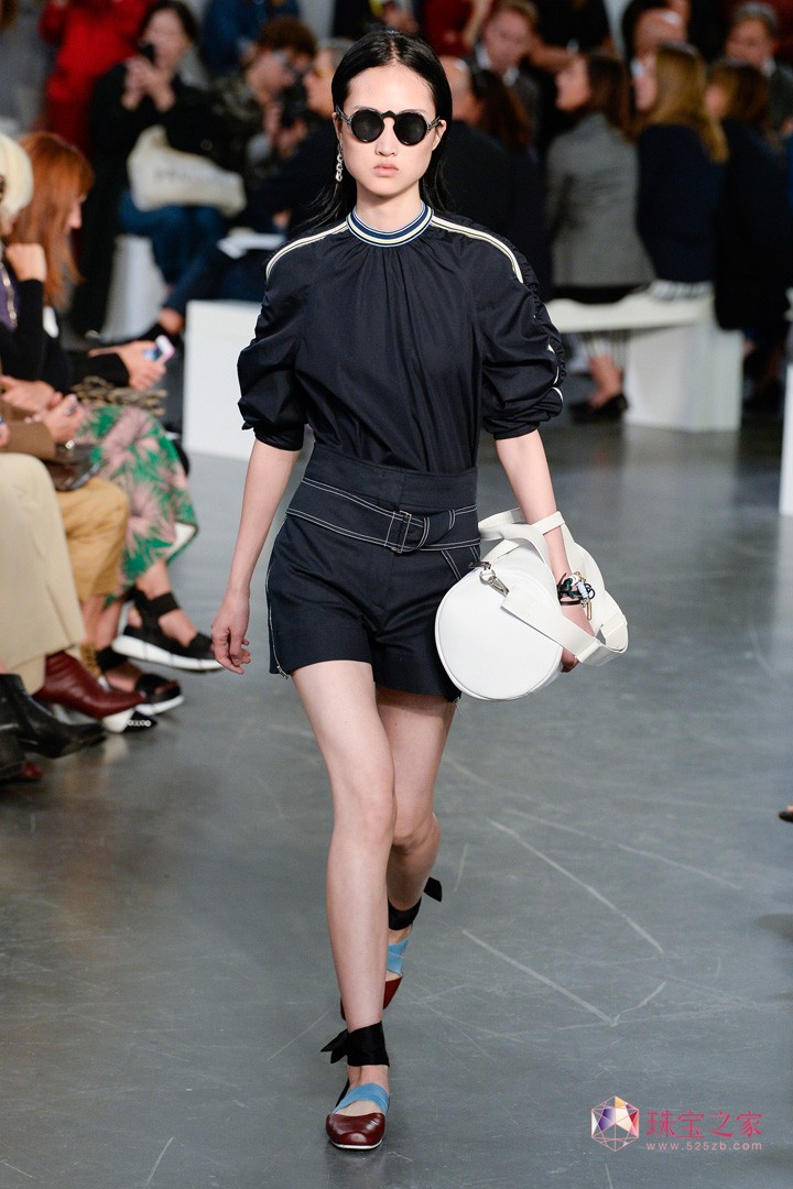 別具青春感，Sportmax 2018春夏系列時裝秀