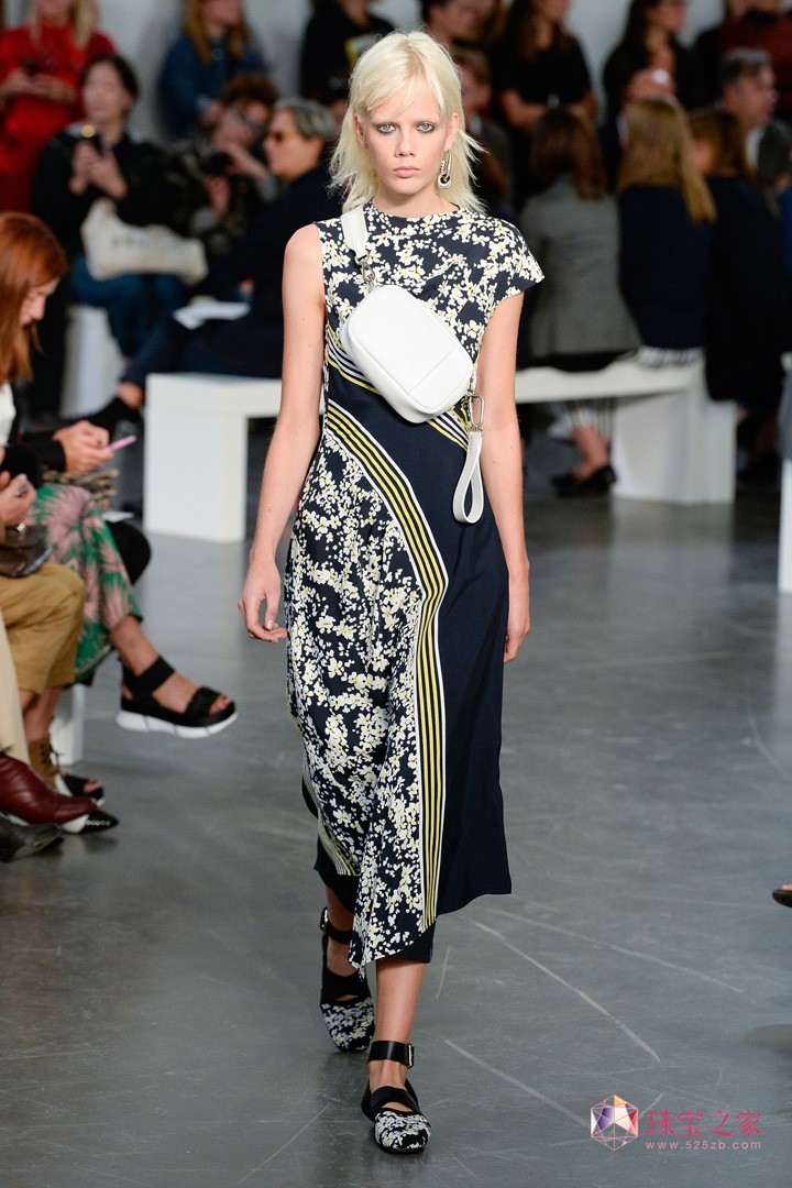 別具青春感，Sportmax 2018春夏系列時裝秀