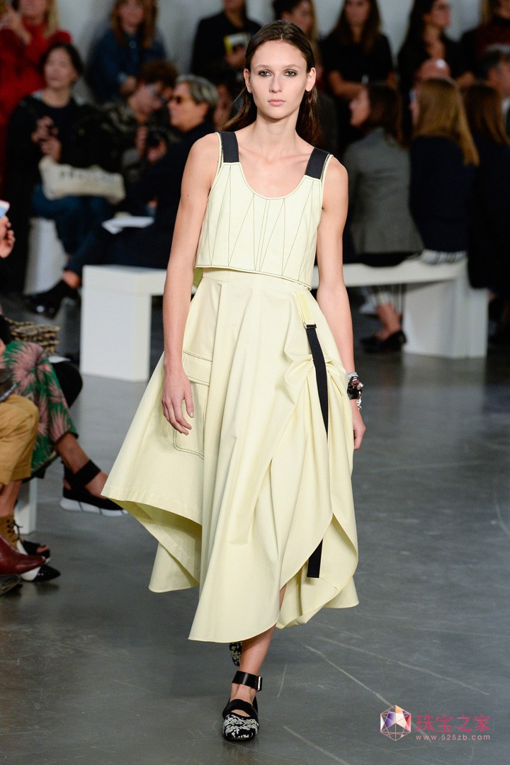 別具青春感，Sportmax 2018春夏系列時裝秀