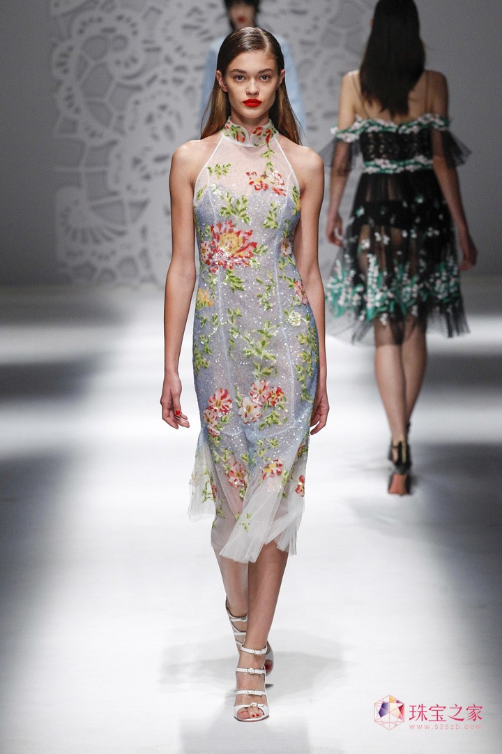 嫵媚性感，Blumarine 2018春夏系列時裝秀