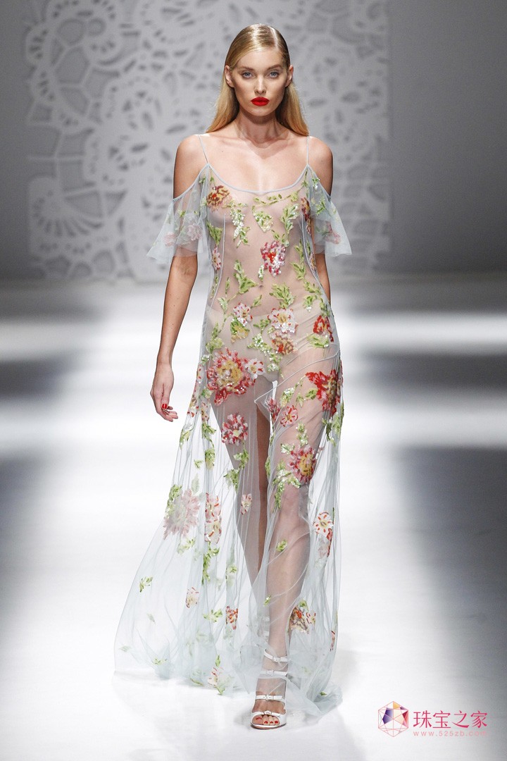 嫵媚性感，Blumarine 2018春夏系列時裝秀