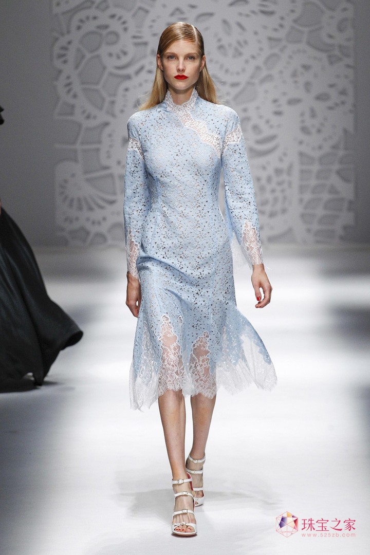 嫵媚性感，Blumarine 2018春夏系列時裝秀