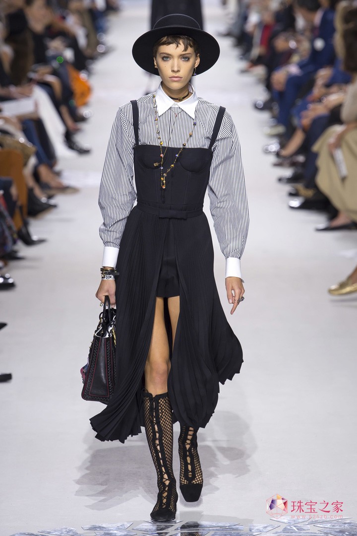 多彩多姿，Christian Dior 2018春夏系列時裝秀