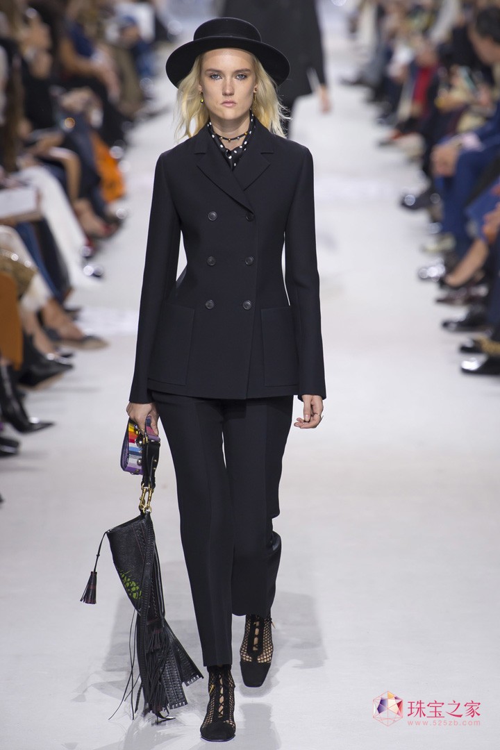 多彩多姿，Christian Dior 2018春夏系列時裝秀