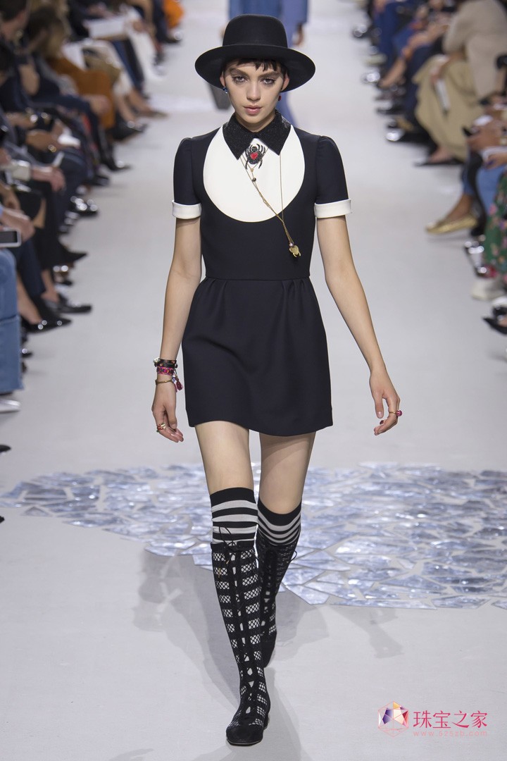 多彩多姿，Christian Dior 2018春夏系列時裝秀
