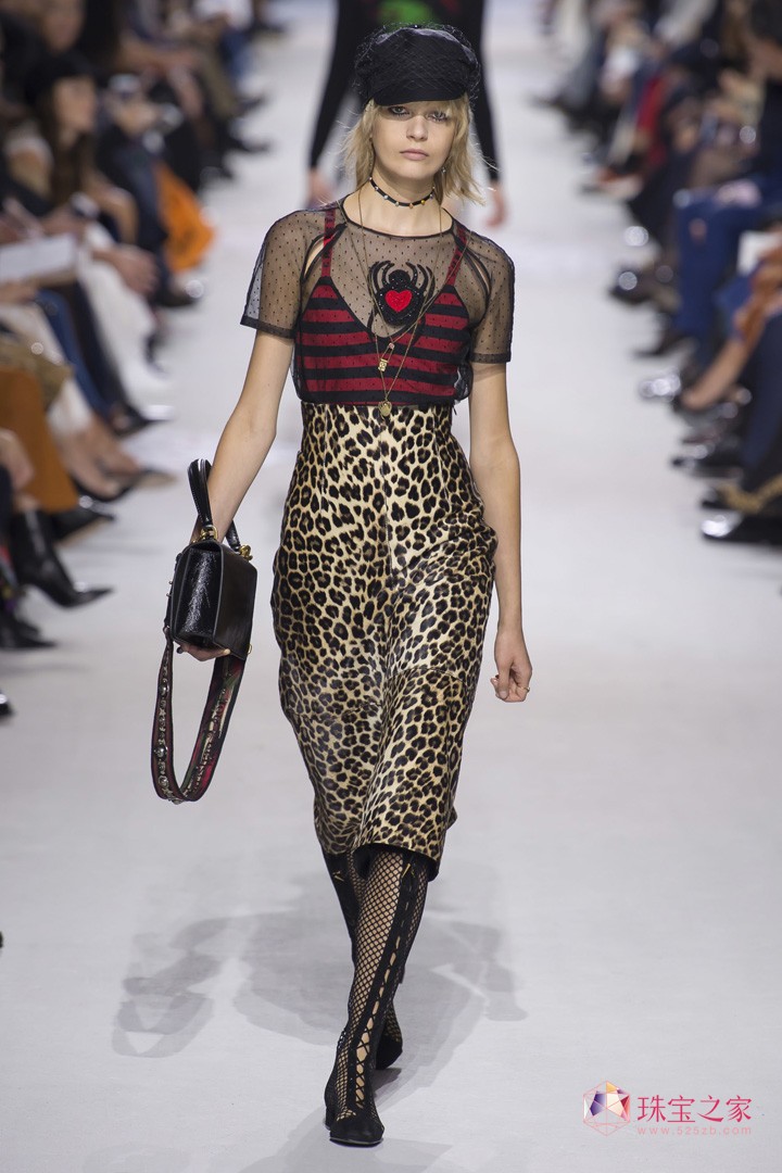 多彩多姿，Christian Dior 2018春夏系列時裝秀