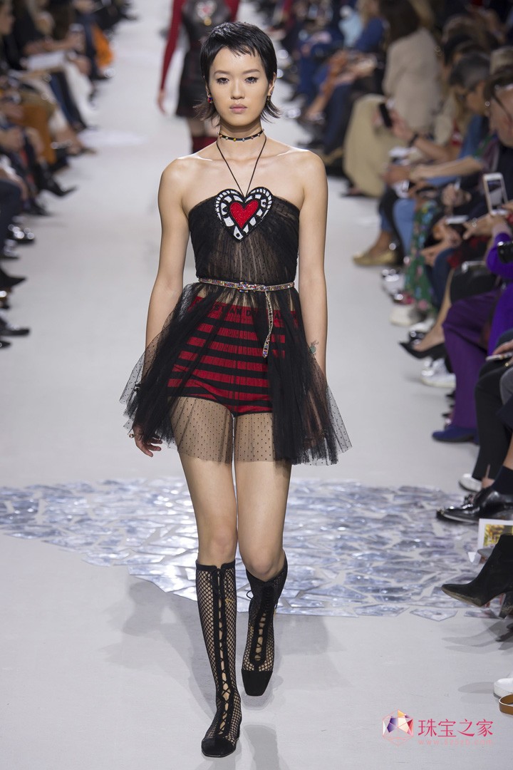 多彩多姿，Christian Dior 2018春夏系列時裝秀