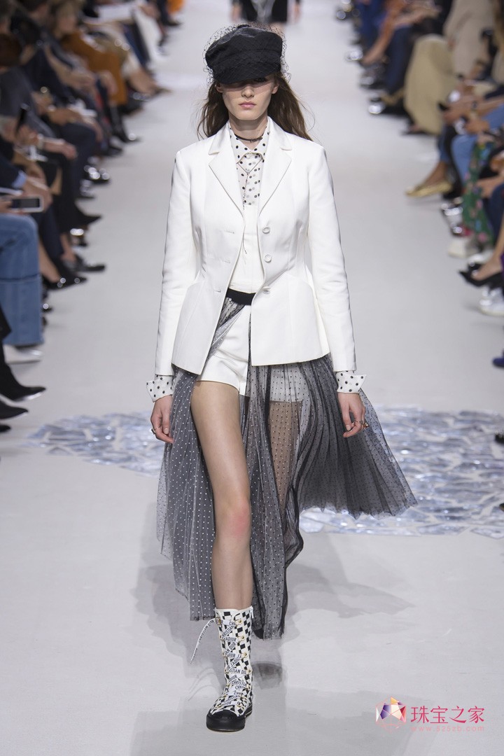 多彩多姿，Christian Dior 2018春夏系列時裝秀