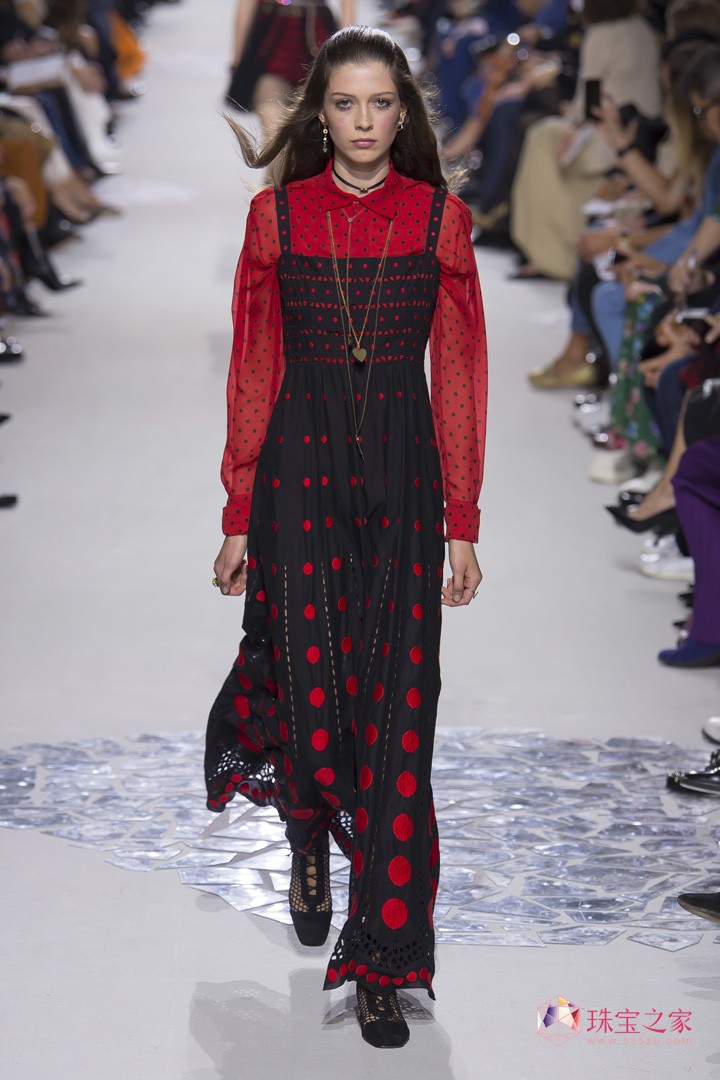 多彩多姿，Christian Dior 2018春夏系列時裝秀
