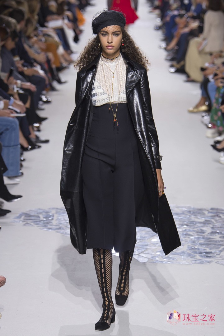 多彩多姿，Christian Dior 2018春夏系列時裝秀