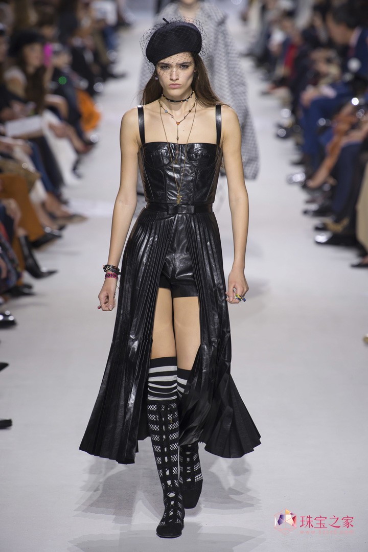 多彩多姿，Christian Dior 2018春夏系列時裝秀