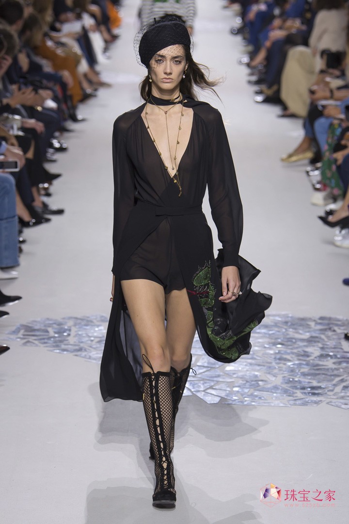 多彩多姿，Christian Dior 2018春夏系列時裝秀