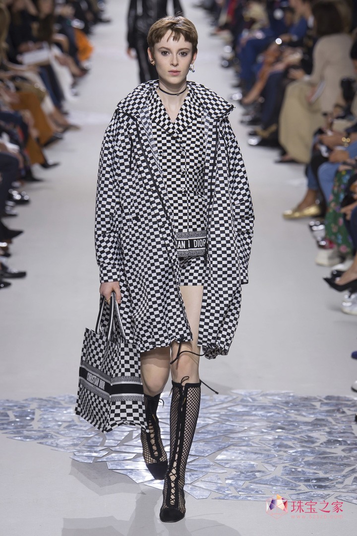 多彩多姿，Christian Dior 2018春夏系列時裝秀