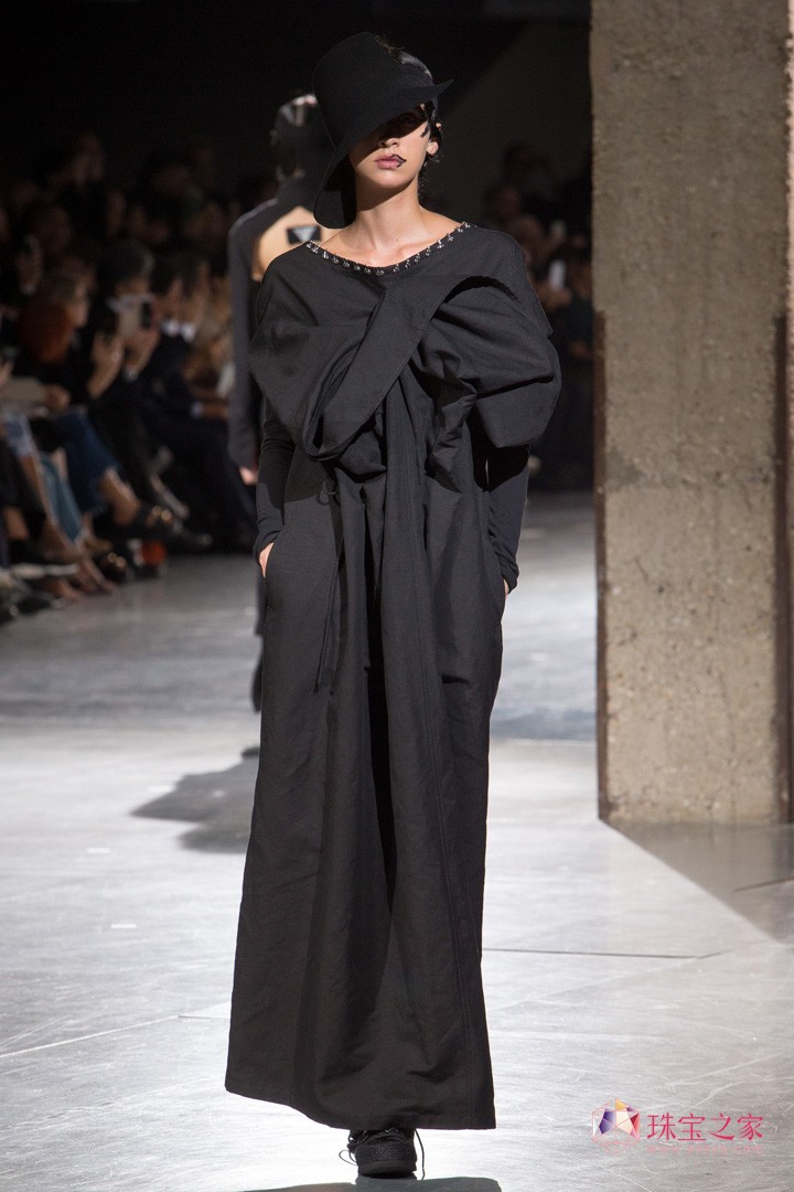 Yohji Yamamotoɽҫ˾ 2018ϵЕrb