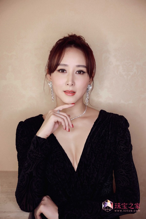 吳昕 馬麗 胡靜 戴比爾斯 鉆石項鏈 美鉆戒指 白金鉆石戒環(huán)