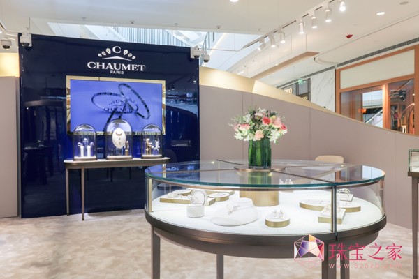 CHAUMET   {(ln)ѪF 辫
